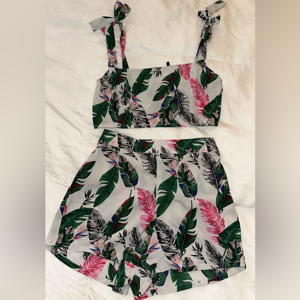 Boohoo floral short set